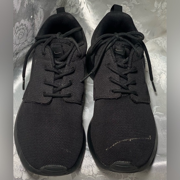 Other - Nike Roshe One Mesh Sneakers In Black, Size 7.5